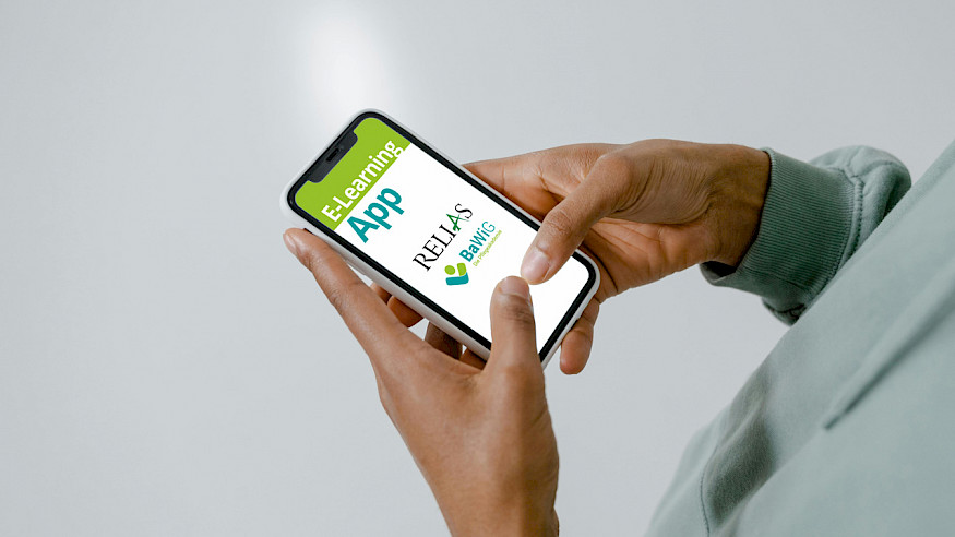 BaWiG - Smartphone mit der geöffneten E-Learning App