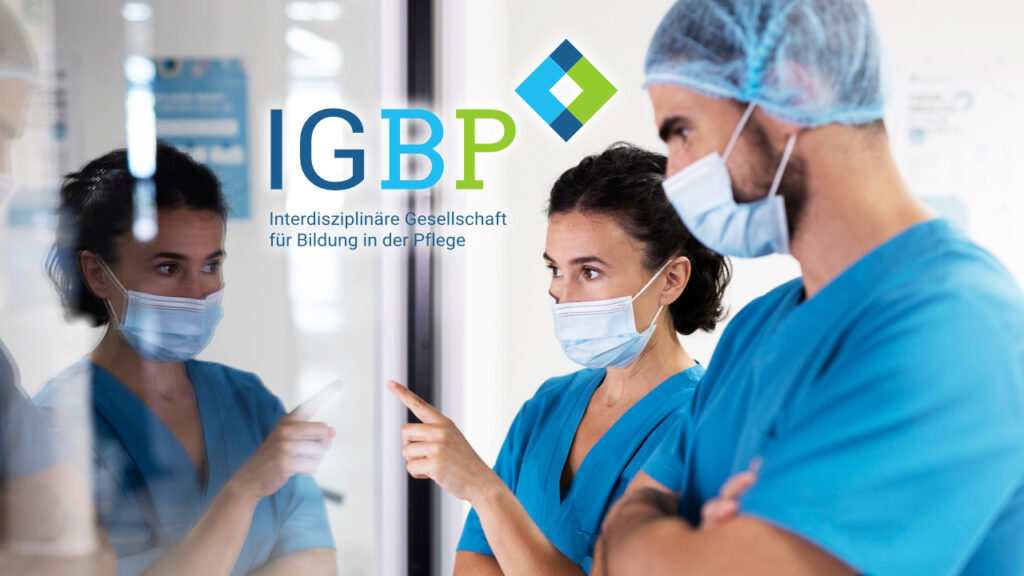 BaWiG - Foto von zwei Pflegefachkräfte mit dem Logo der "IGBP" im Vordergrund